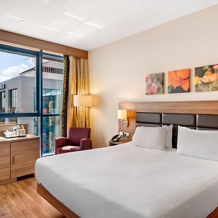 Hilton Garden Inn Sevilla Bagian luar foto