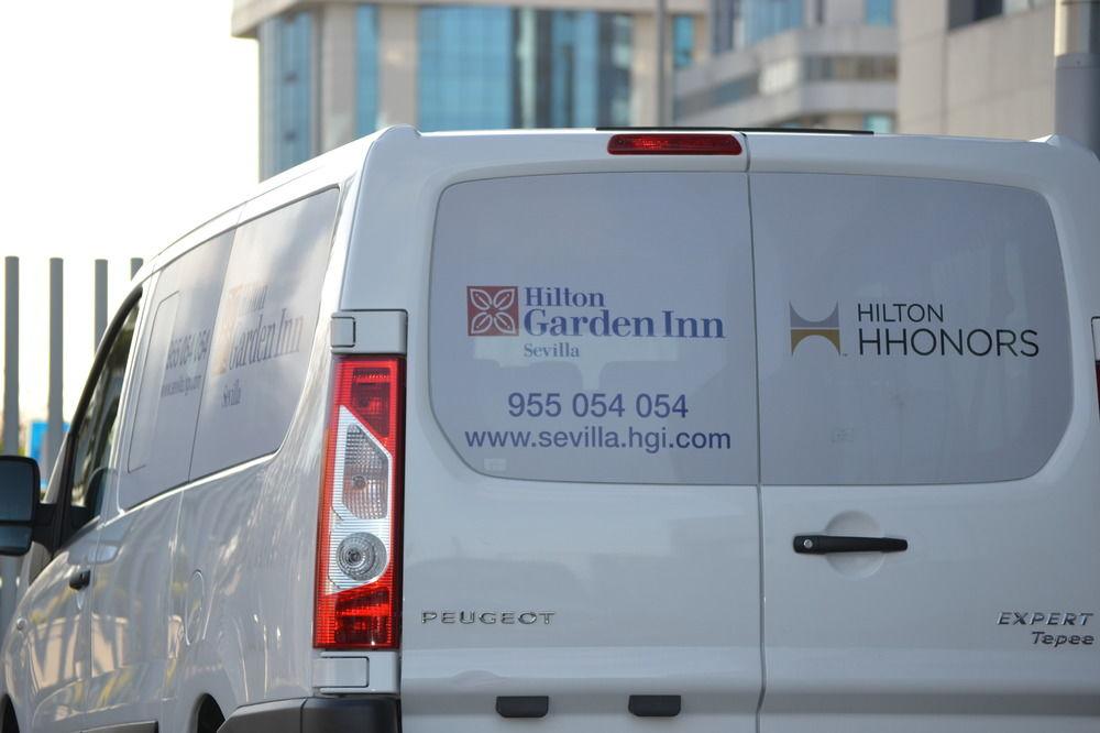 Hilton Garden Inn Sevilla Bagian luar foto
