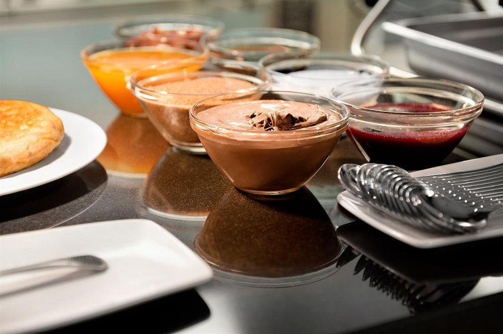 Hilton Garden Inn Sevilla Bagian luar foto