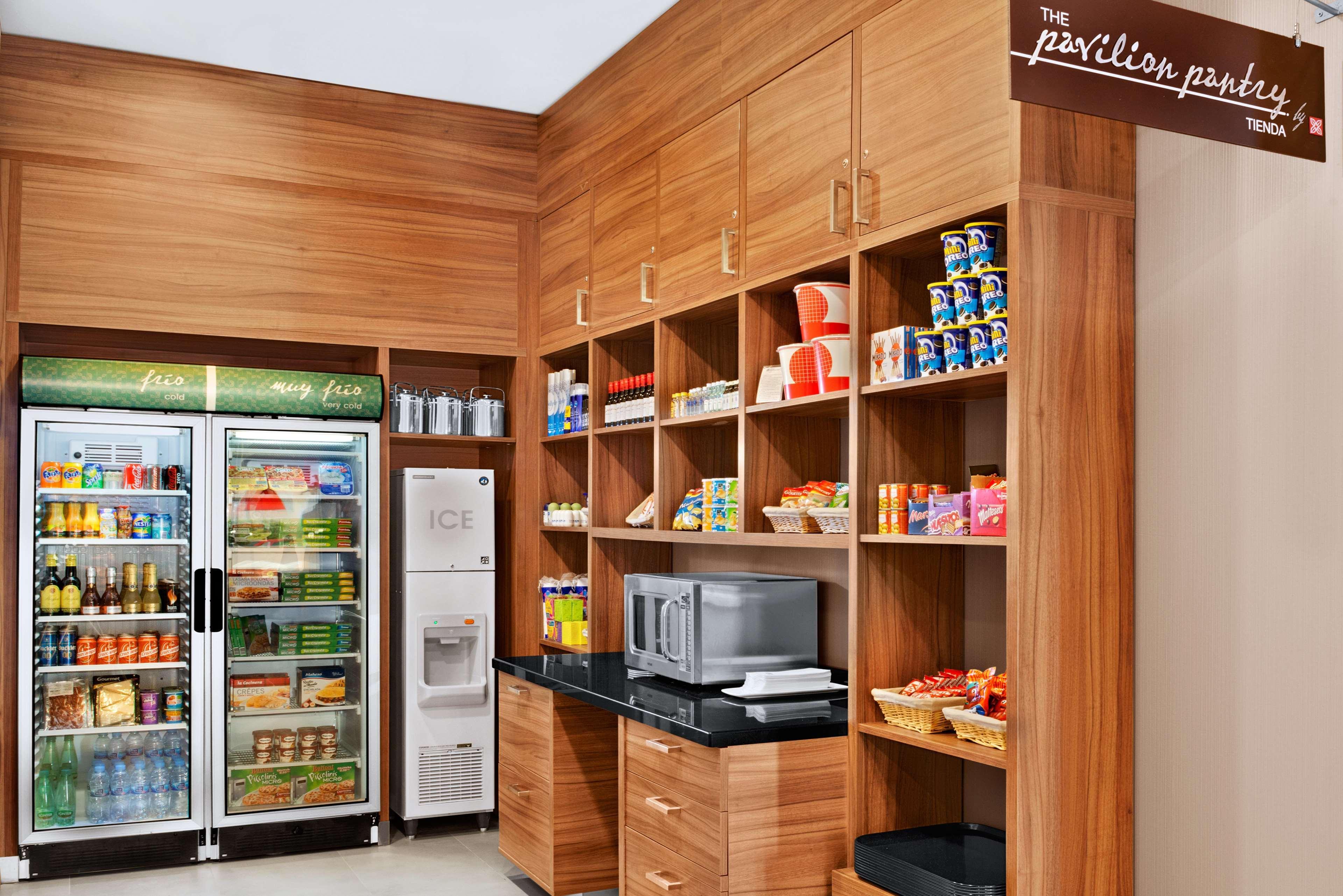 Hilton Garden Inn Sevilla Bagian luar foto
