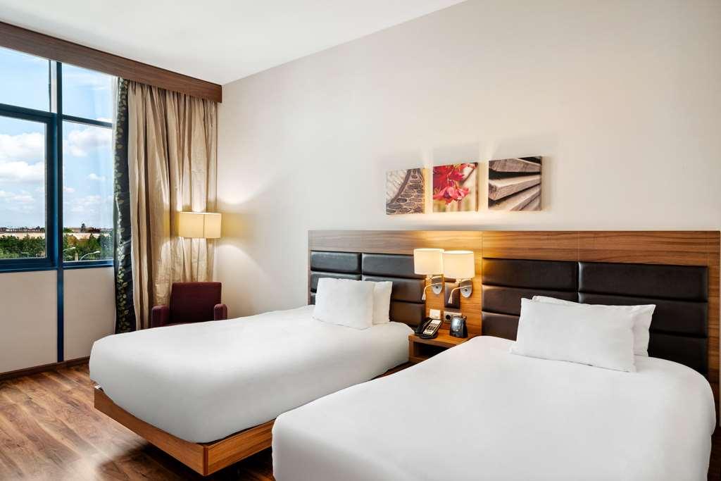 Hilton Garden Inn Sevilla Ruang foto