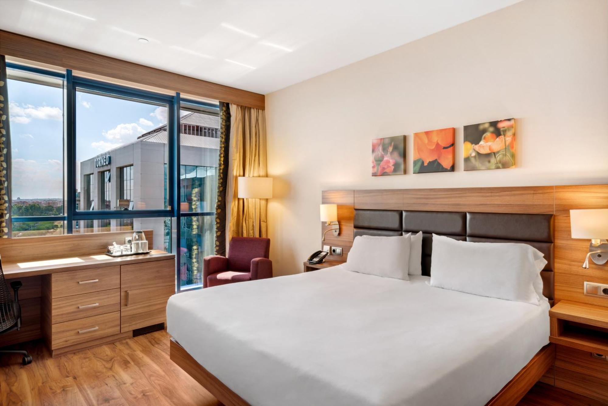 Hilton Garden Inn Sevilla Bagian luar foto