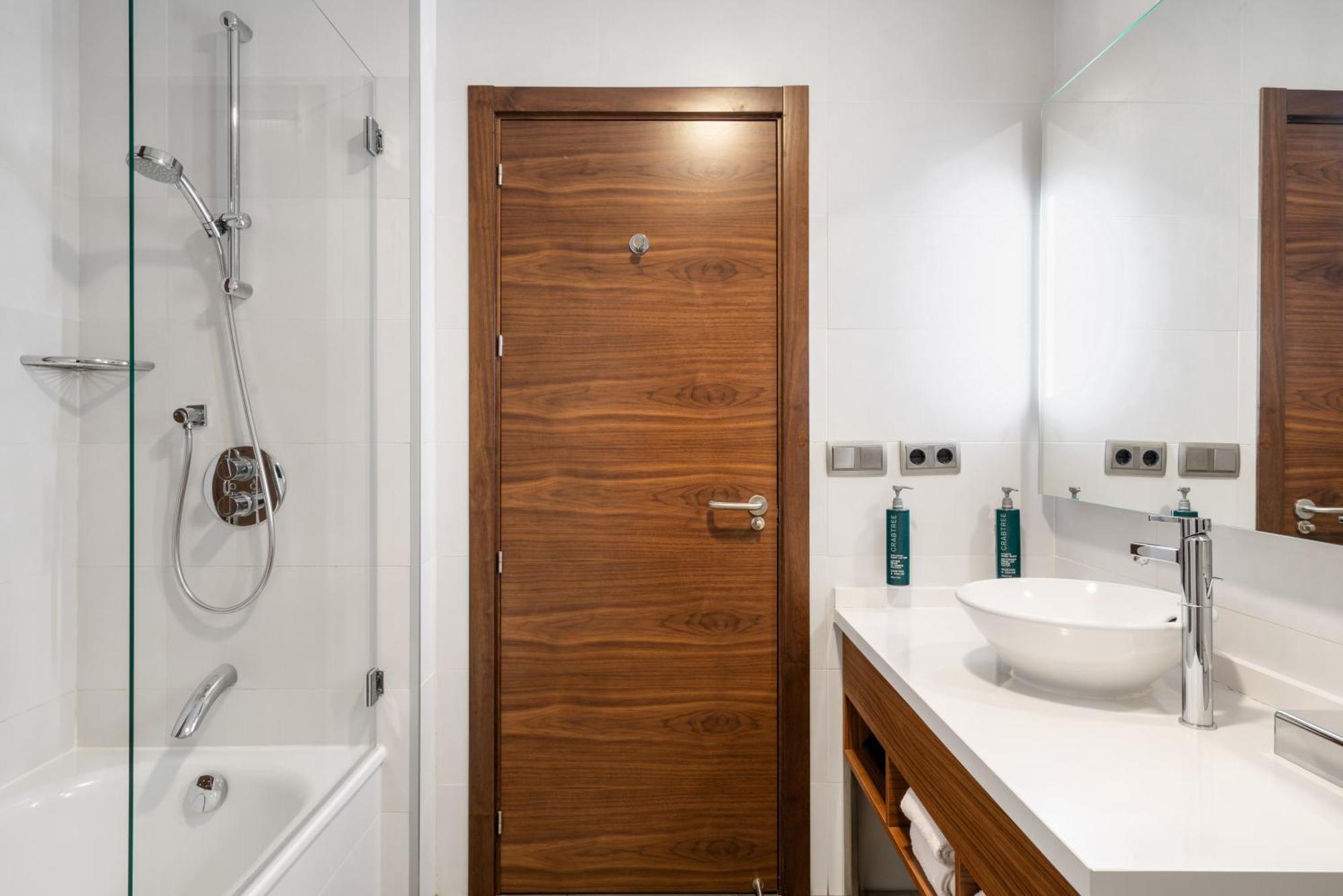 Hilton Garden Inn Sevilla Bagian luar foto