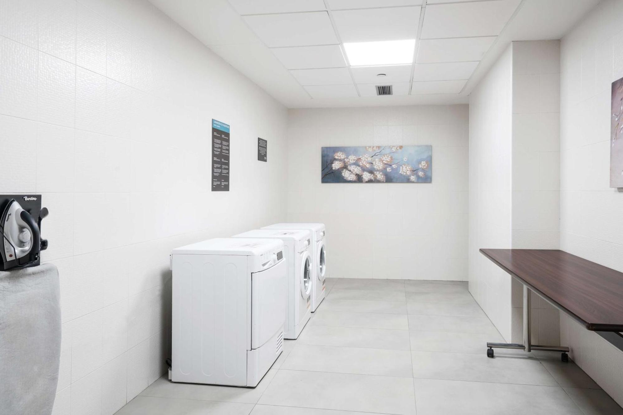 Hilton Garden Inn Sevilla Bagian luar foto