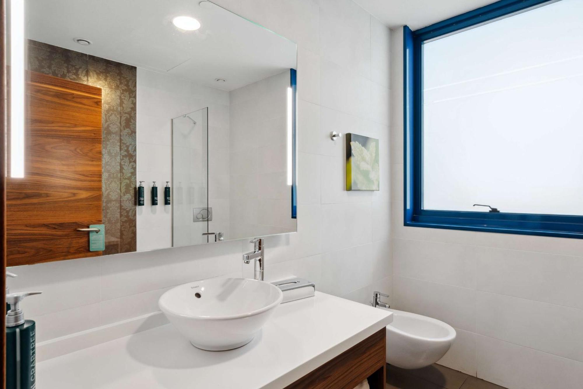 Hilton Garden Inn Sevilla Bagian luar foto