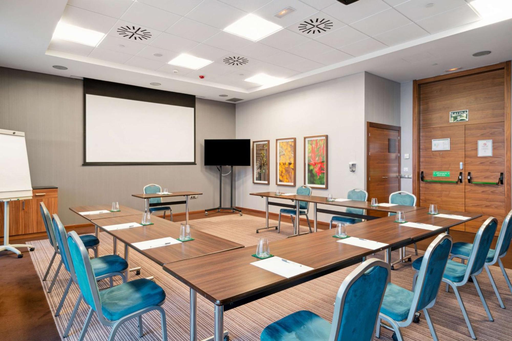 Hilton Garden Inn Sevilla Bagian luar foto