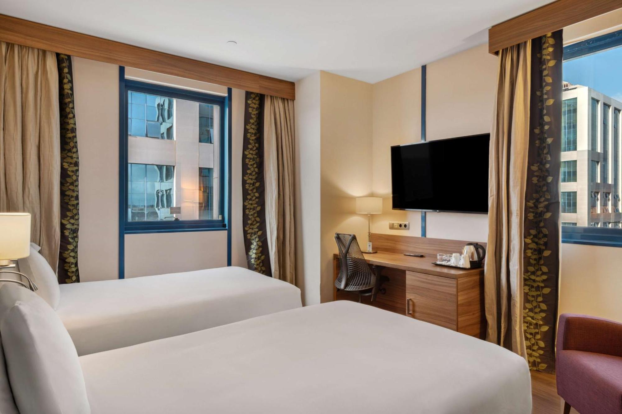 Hilton Garden Inn Sevilla Bagian luar foto