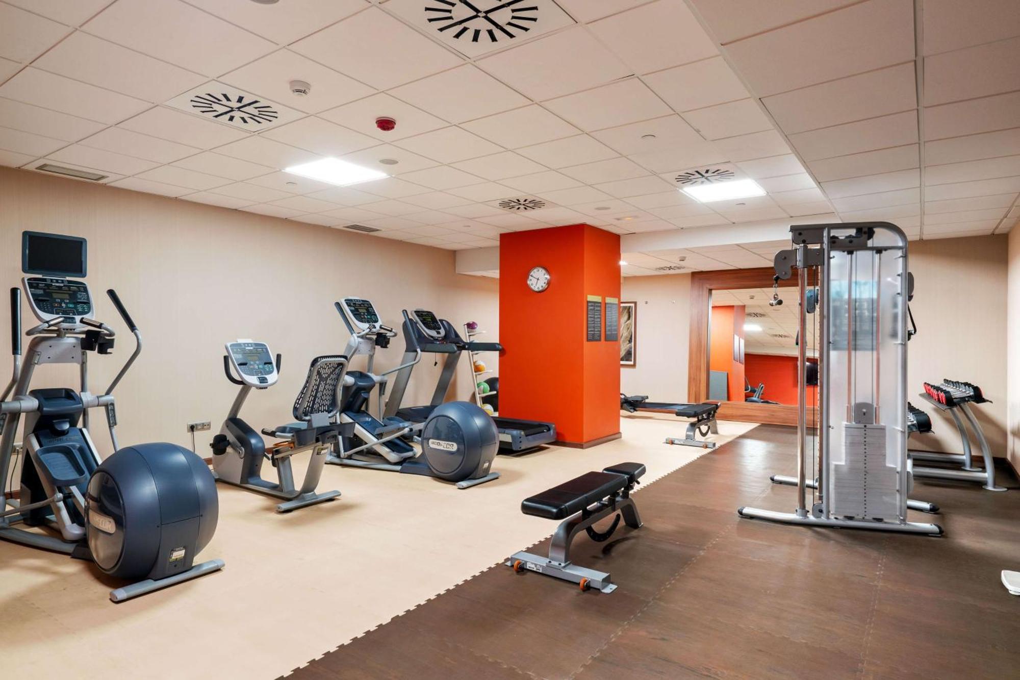 Hilton Garden Inn Sevilla Bagian luar foto