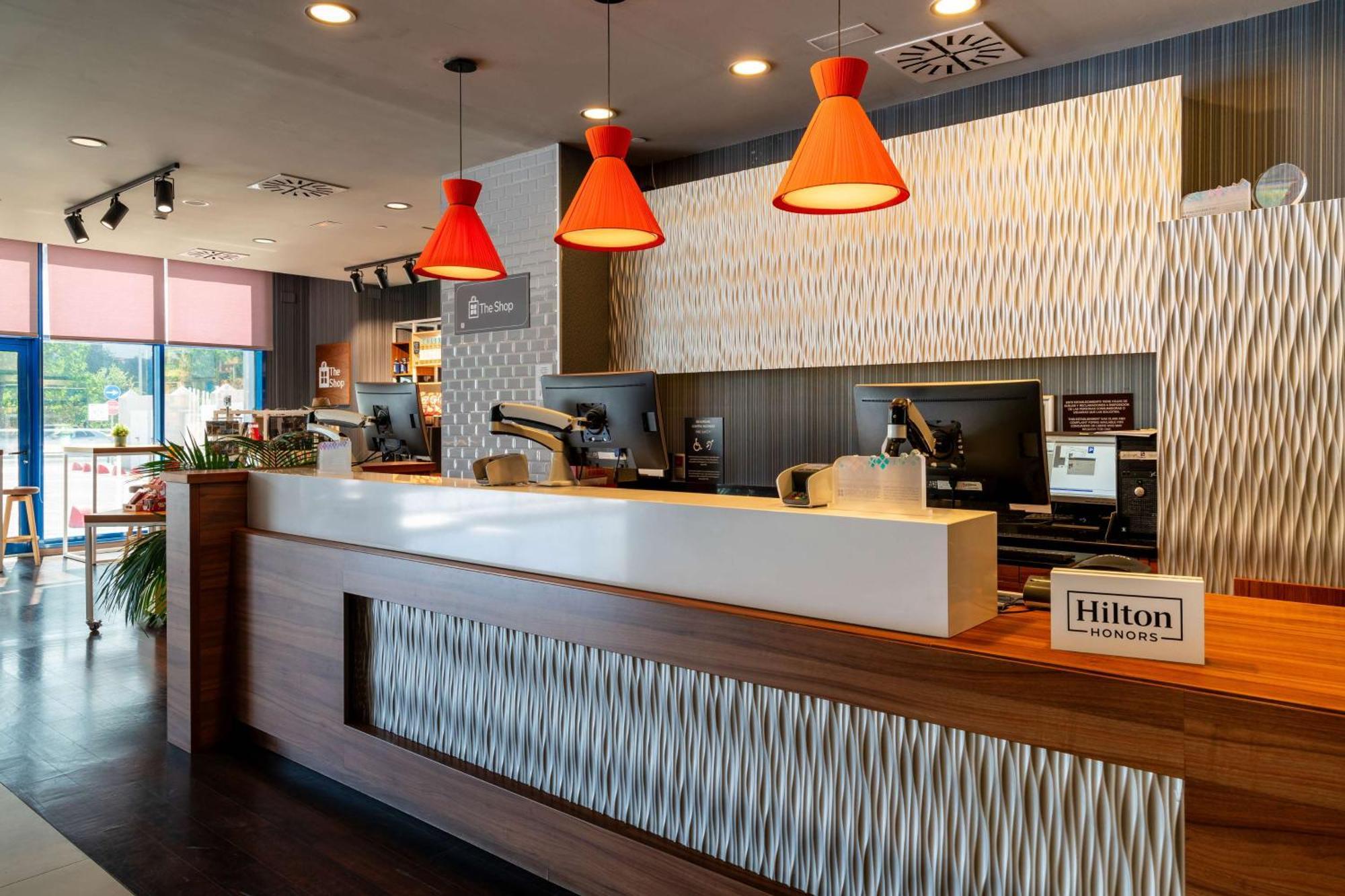 Hilton Garden Inn Sevilla Bagian luar foto