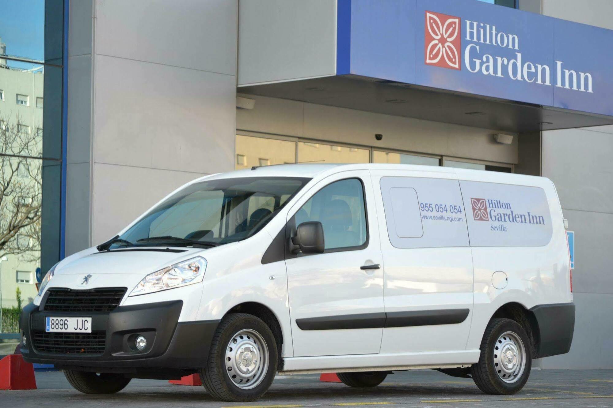 Hilton Garden Inn Sevilla Bagian luar foto